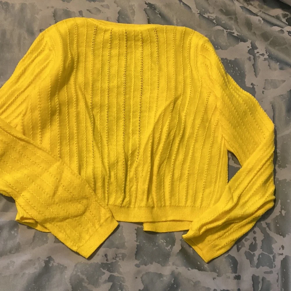 Gap Kids Yellow Knit Light Sweater, Medium, NWOT - Picture 9 of 10